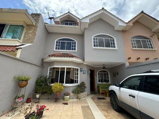 Foto 1 de Casa con 5 dormitorios en venta en el sector de Narancay en Cuenca