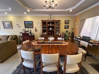 Foto 5 de Casa con 5 dormitorios en venta en el sector de Narancay en Cuenca