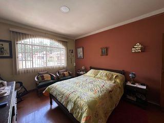 Foto 8 de Casa con 5 dormitorios en venta en el sector de Narancay en Cuenca
