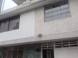 Foto 2 de VENTA CASA DOS PLANTAS CON APARTAESTUDIOS BARRIO EL LIDO