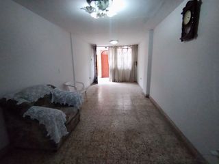 Foto 2 de VENTA DE CASA DE 2 PISOS  EN URB. SAN DIEGO – S.M.P.