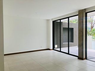 Foto 4 de Venta Casa a Estrenar en Cumbayá, Conjunto Residencial de 9 casas, 266M² C. 385 M² T. $310.000