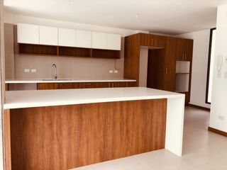 Foto 6 de Venta Casa a Estrenar en Cumbayá, Conjunto Residencial de 9 casas, 266M² C. 385 M² T. $310.000