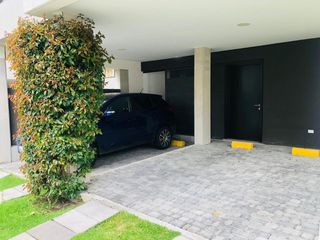 Foto 21 de Venta Casa a Estrenar en Cumbayá, Conjunto Residencial de 9 casas, 266M² C. 385 M² T. $310.000