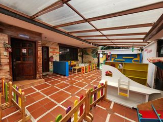Foto 2 de Casa en venta de 2 pisos en el sector del Registro de la Propiedad de Cuenca