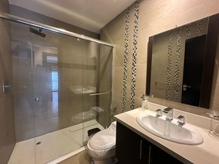 Foto 8 de Departamento de 2 dormitorios en Av. 12 de Abril, sector céntrico, Cuenca