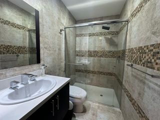 Foto 10 de Departamento de 2 dormitorios en Av. 12 de Abril, sector céntrico, Cuenca