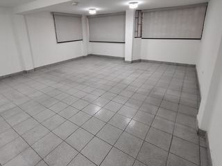 Foto 2 de SE VENDE ALMACEN CON OFICINAS EN Av. CAMPODONICO. URB. SANTA CATALINA. LA VICTORIA.