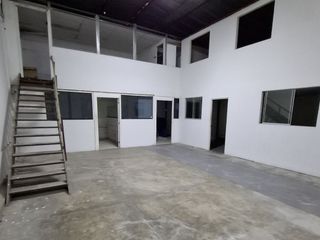 Foto 11 de SE VENDE ALMACEN CON OFICINAS EN Av. CAMPODONICO. URB. SANTA CATALINA. LA VICTORIA.