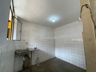 Foto 32 de Casa En Venta Para Vivienda O Negocio En Plena Avenida El Sol - Rimac
