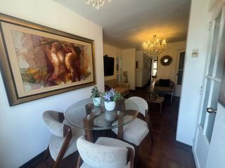 Foto 1 de Venta de Casa en Esquina Frente a Parque – Santa Catalina, La Victoria