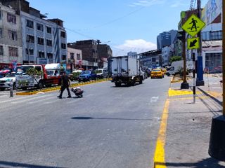 Foto 2 de VENTA LOCAL COMERCIAL EN LA VICTORIA
