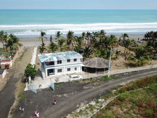 Foto 1 de VENDO CASA CON TERRENO- PEDERNALES- ESMERALDAS