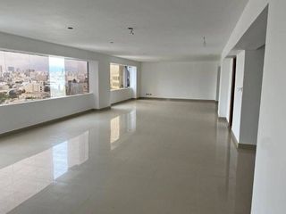 Foto 1 de Se Alquila Edificio Comercial 9 Pisos en Av Tacna- Cercado de Lima