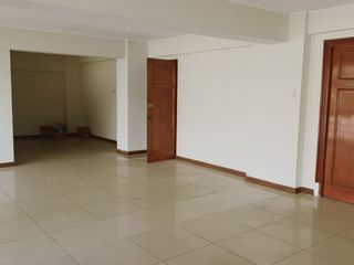 Foto 3 de Se Alquila Edificio Comercial 9 Pisos en Av Tacna- Cercado de Lima
