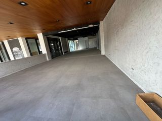 Foto 1 de Local comercial de arriendo en cumbayá dentro de plaza comercial