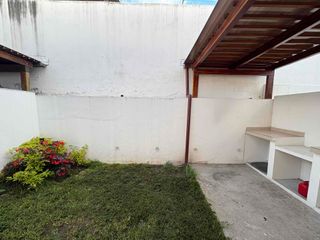 Foto 4 de CASA DE RENTA TUMBACO CERCA A LA RUTA VIVA