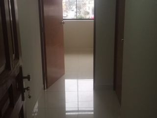 Foto 9 de EDIFICIO DE OFICINAS EN AV LA MOLINA CUADRA SIETE