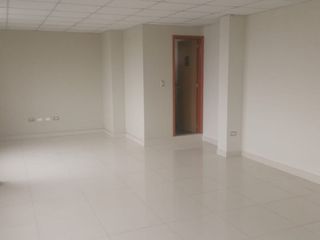 Foto 10 de EDIFICIO DE OFICINAS EN AV LA MOLINA CUADRA SIETE