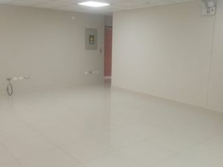 Foto 13 de EDIFICIO DE OFICINAS EN AV LA MOLINA CUADRA SIETE
