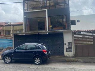 Foto 1 de casa en venta en puertas de sol batán San Sebastián de 3 pisos 4 habitaciones