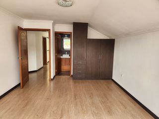 Foto 10 de Departamento en arriendo, Av Paucarbamba, Cuenca