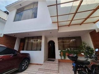 Foto 5 de VENTA CASA EN SURCO CERCA DE PARQUE