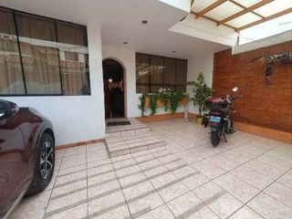 Foto 6 de VENTA CASA EN SURCO CERCA DE PARQUE