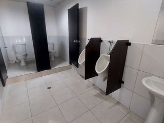 Foto 1 de Venta o Alquiler 8700m2 Bodegas Oficinas Quito, Av Galo Plaza Panamericana Norte
