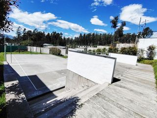 Foto 9 de Conocoto casa esquinera en conjunto opción a tercera planta $62.000