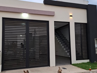 Foto 1 de SE VENDE CASA NUEVA CON PLACA EN YOPAL