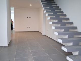 Foto 2 de SE VENDE CASA NUEVA CON PLACA EN YOPAL