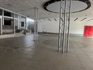 Foto 2 de LOCAL COMERCIAL EN ALQUILER EN AVENIDA DEL EJERCITO