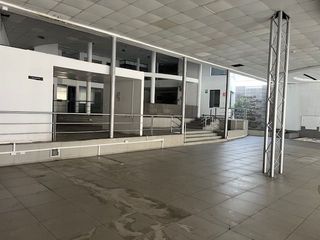 Foto 3 de LOCAL COMERCIAL EN ALQUILER EN AVENIDA DEL EJERCITO