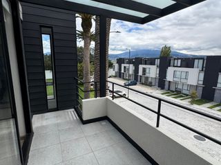 Foto 12 de Casa por estrenar en Tumbaco – $743 mensuales (incluye alícuota)