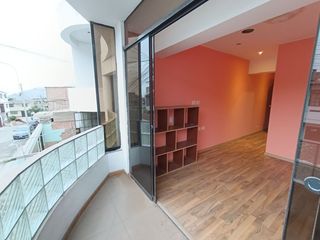 Foto 2 de Vendo Departamento En Segundo Piso De 133M2 En Villa Maria Del Triunfo