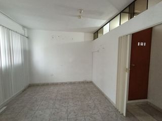 Foto 4 de Alquiler De Local En Primer Piso De 119M2 Entre Avenidas Alisos y Universitaria. SMP
