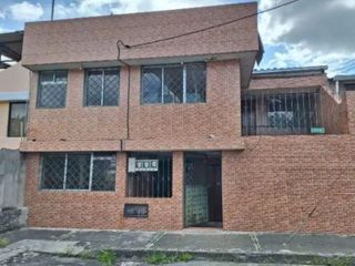 Foto 1 de CASA RENTERA EN VENTA SECTOR PIO XII SUR DE QUITO