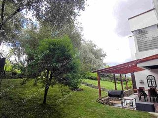 Foto 10 de Casa Moderna en Venta con espacios verdes