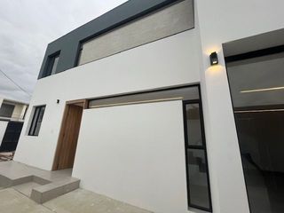 Foto 1 de CASA POR ESTRENAR EN VENTA EN ZONA DE ALTA PROYECCION EN PORTOVIEJO - DE OPORTUNIDAD