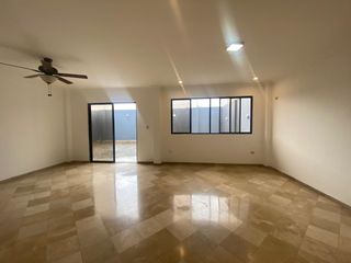 Foto 2 de CASA EN VENTA URB. VÍA AL SOL