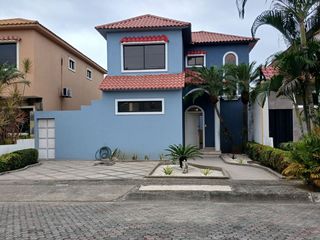 Foto 1 de CASA EN VENTA URB. VÍA AL SOL