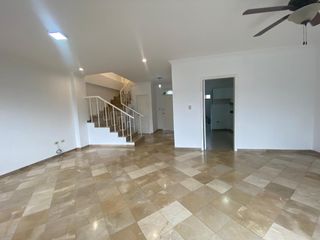 Foto 4 de CASA EN VENTA URB. VÍA AL SOL