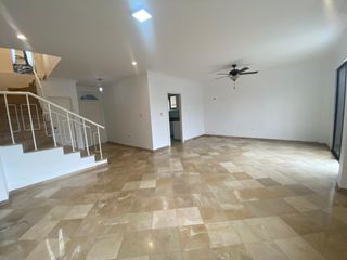 Foto 5 de CASA EN VENTA URB. VÍA AL SOL