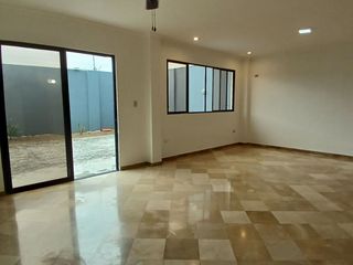 Foto 3 de CASA EN VENTA URB. VÍA AL SOL