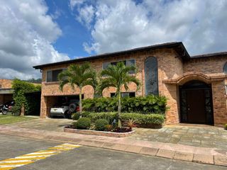 Foto 3 de VENDO CASA CAMPESTRE CONJUNTO HACIENDA TRINITARIOS EN RUITOQUE BAJO EN FLORIDABLANCA
