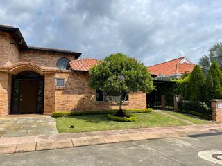 Foto 4 de VENDO CASA CAMPESTRE CONJUNTO HACIENDA TRINITARIOS EN RUITOQUE BAJO EN FLORIDABLANCA