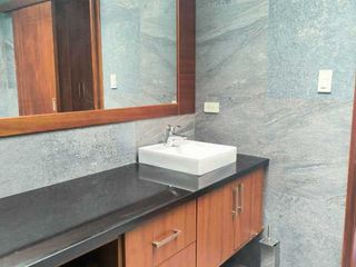 Foto 8 de Elegante villa en venta, áreas verdes, una sola planta, sector Puertas del Sol -  Cazhapata