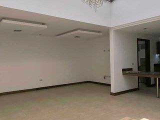 Foto 9 de Elegante villa en venta, áreas verdes, una sola planta, sector Puertas del Sol -  Cazhapata