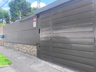 Foto 3 de Elegante villa en venta, áreas verdes, una sola planta, sector Puertas del Sol -  Cazhapata
